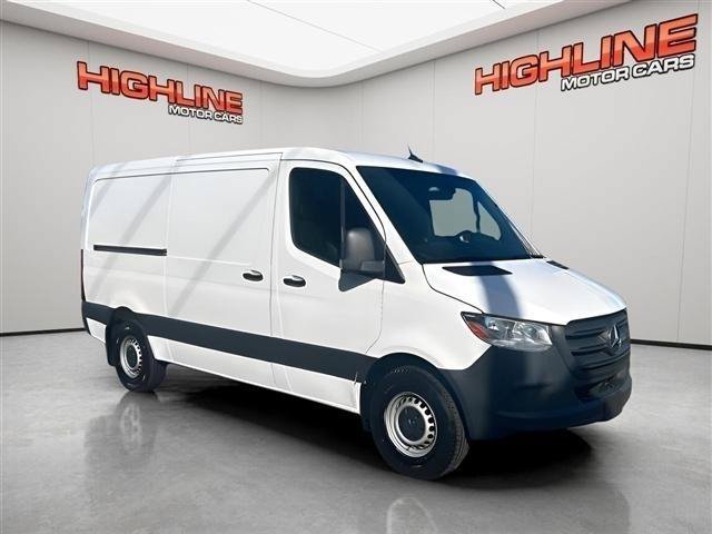 Used 2021 Mercedes-Benz Sprinter 2500 image 3