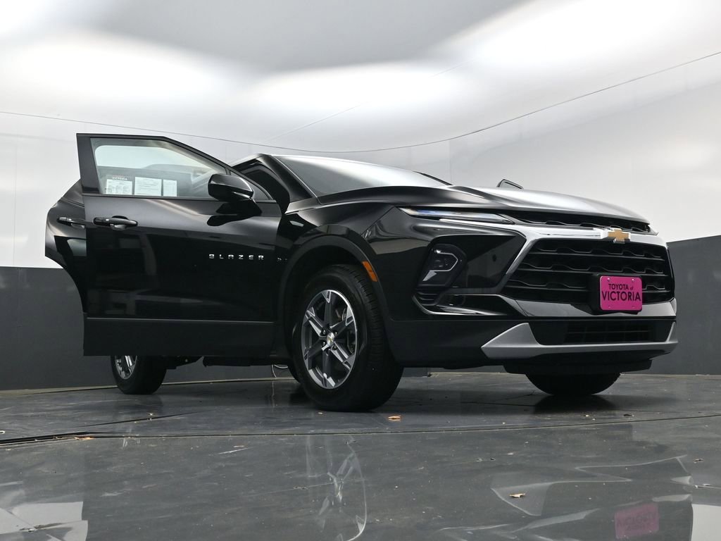 Used 2025 Chevrolet Blazer LT FWD image 28