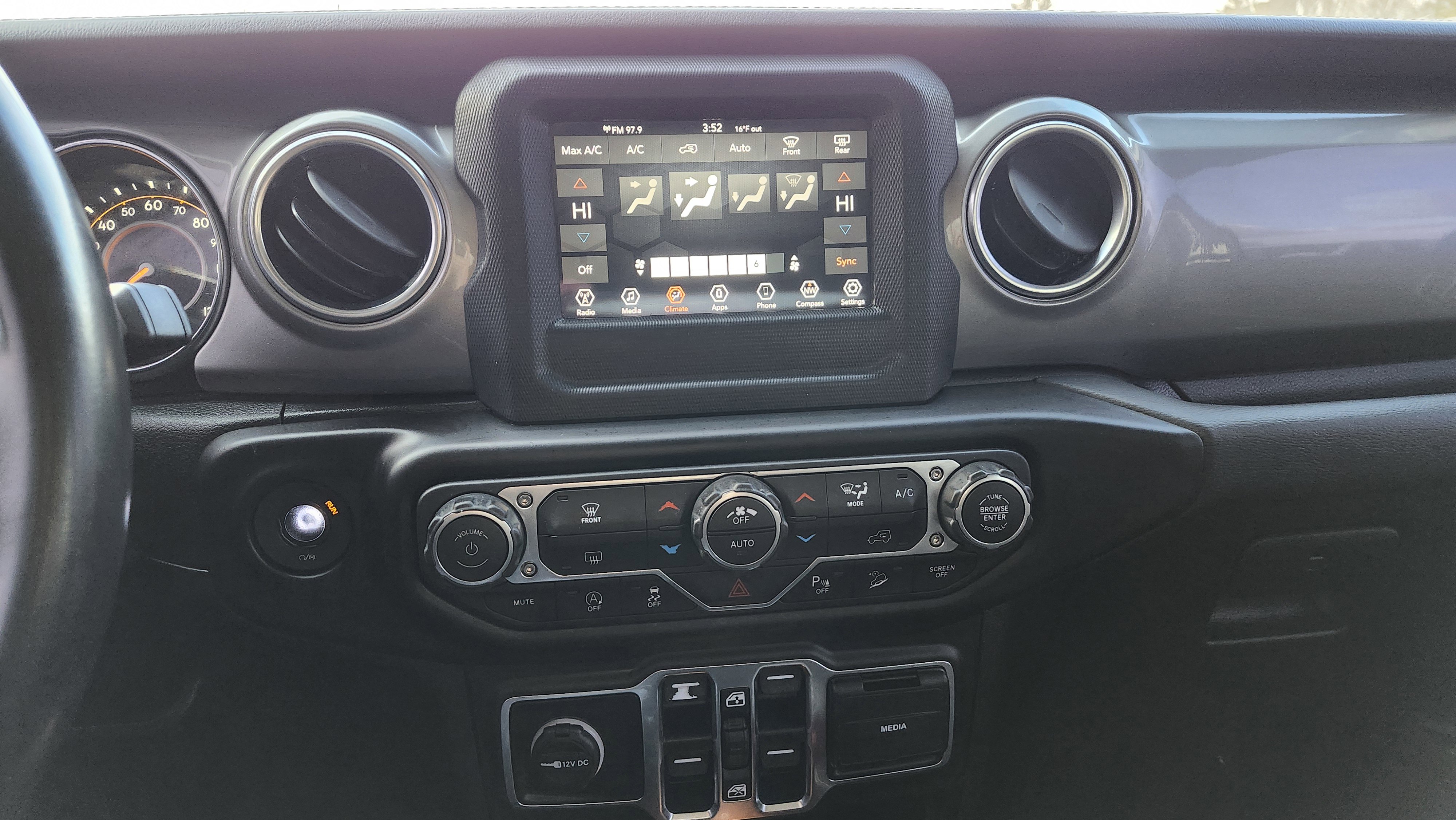 Used 2020 Jeep Wrangler Unlimited Sahara w/ Safety Group image 29