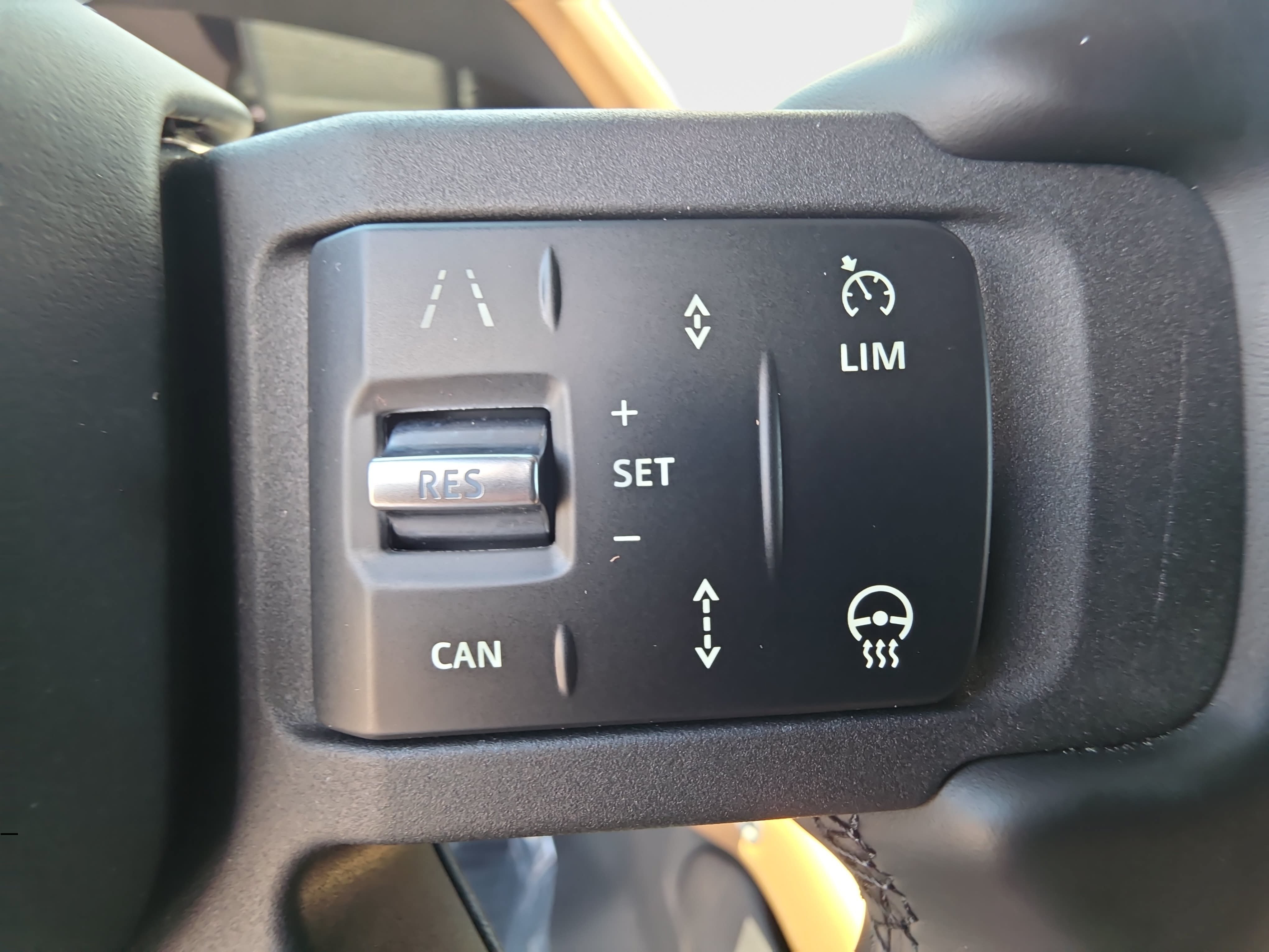 Used 2025 Land Rover Defender 110 V8 AWD/4WD image 17