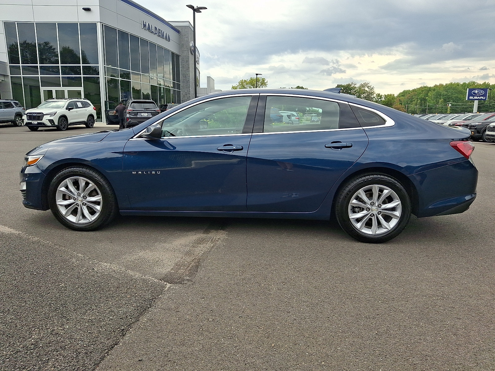 Used 2022 Chevrolet Malibu LT FWD image 4