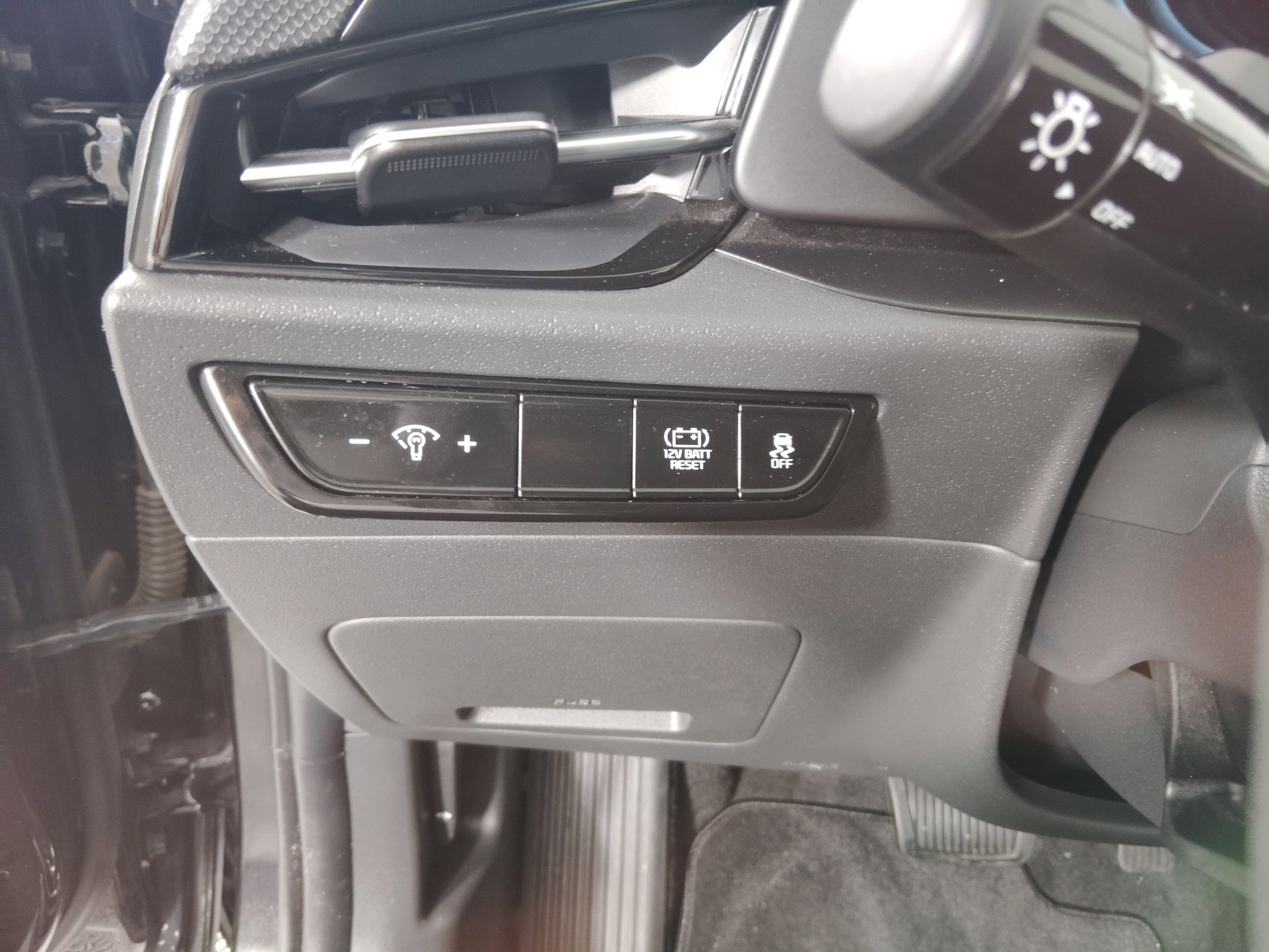 Used 2023 Kia Niro LX image 16