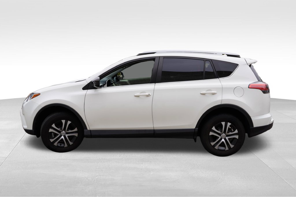 Used 2017 Toyota RAV4 LE AWD/4WD image 9