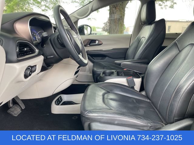 Used 2018 Chrysler Pacifica Touring-L w/ Premium Audio Group FWD image 18