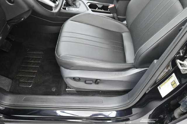 Used 2023 Volkswagen Tiguan SE FWD image 13