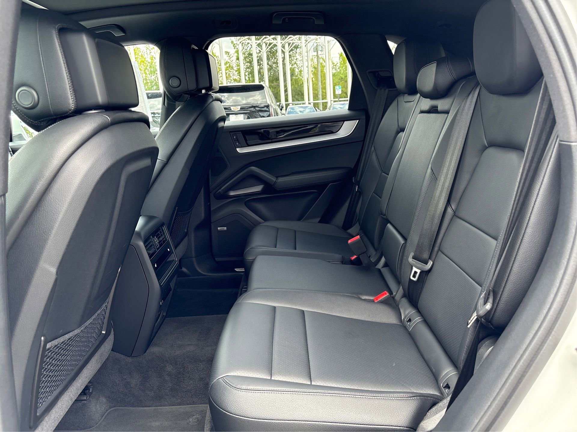 Used 2025 Porsche Cayenne AWD/4WD image 10