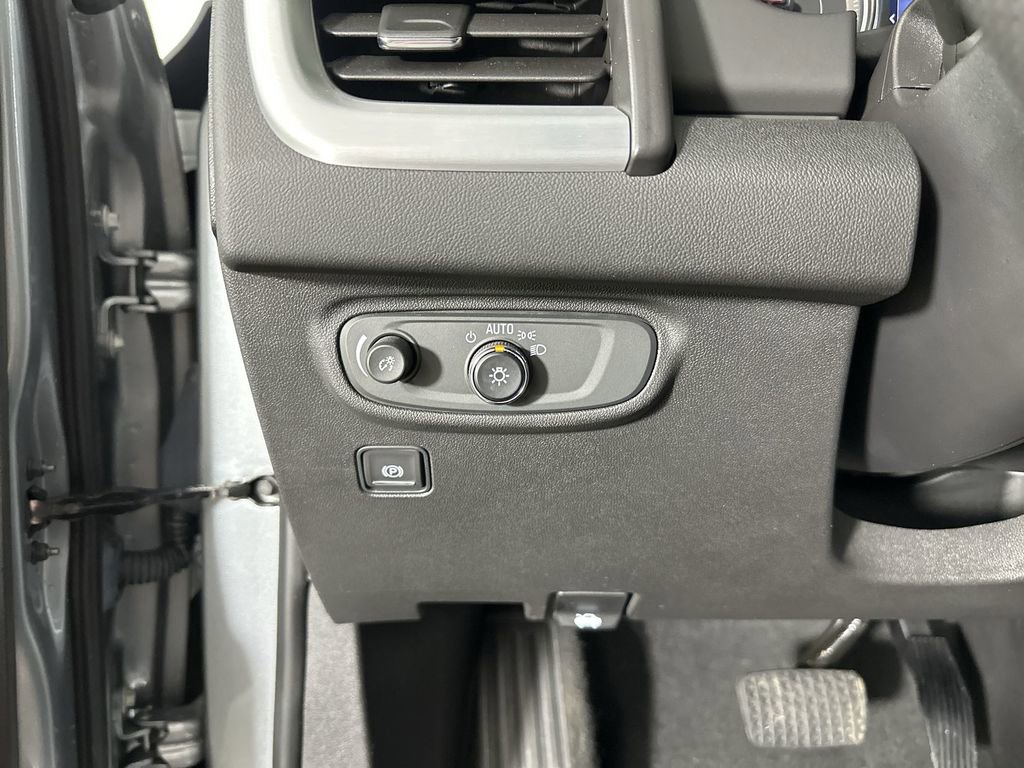 Used 2023 GMC Terrain SLE w/ Driver Convenience Package image 21