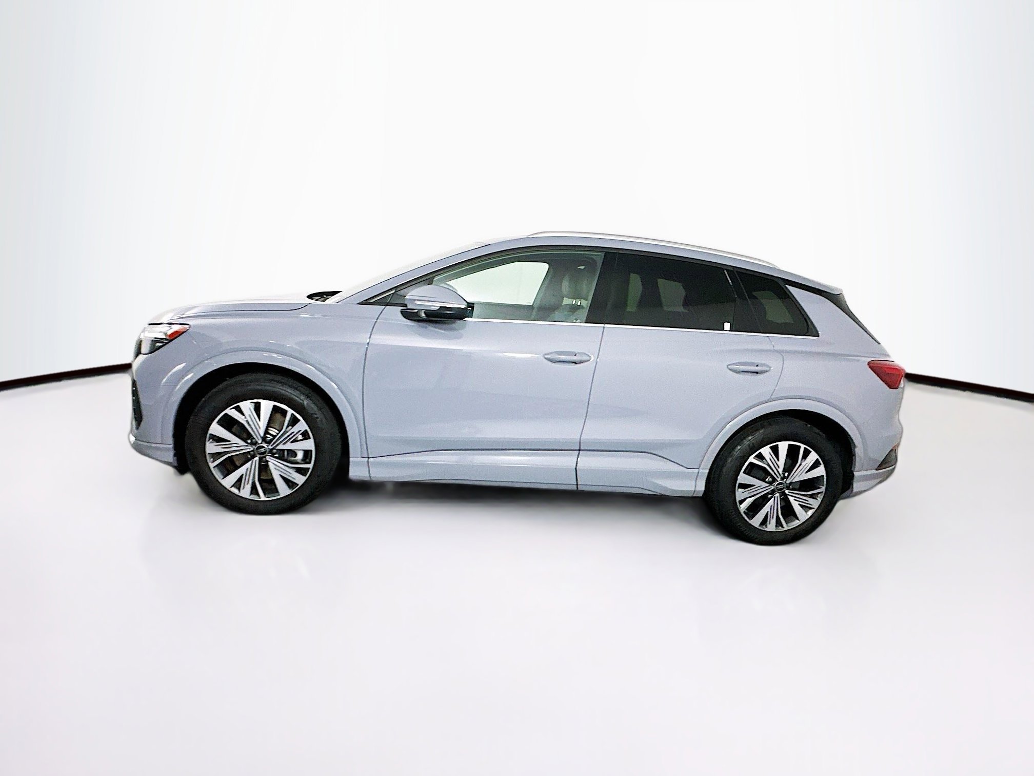 Used 2023 Audi Q4 e-tron Premium w/ Convenience Package image 4