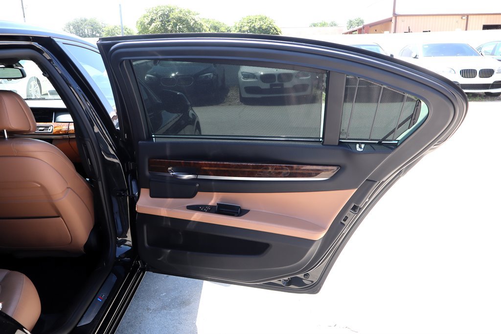 Used 2014 BMW 750Li xDrive AWD/4WD image 36