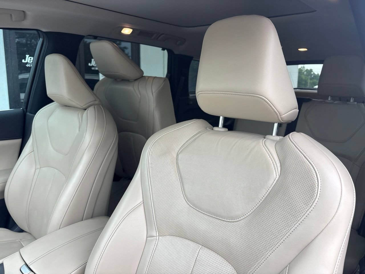 Used 2023 INFINITI QX60 Luxe w/ Cargo Package FWD image 3