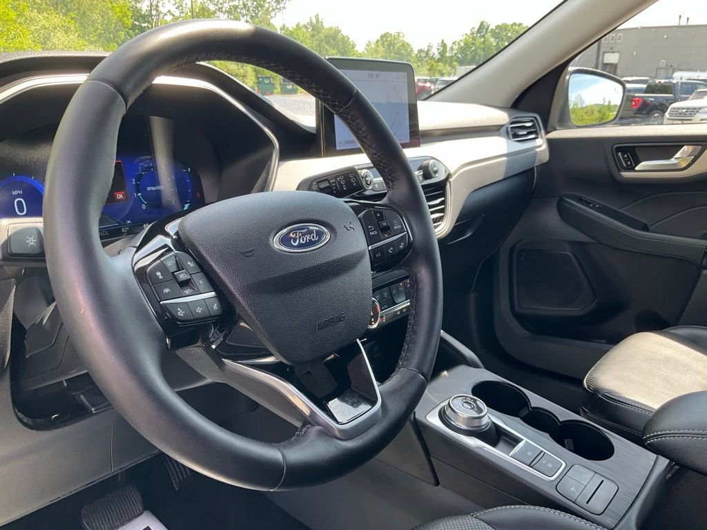 Used 2022 Ford Escape SEL w/ Technology Package AWD/4WD image 18