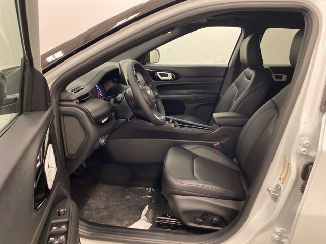 Used 2025 Jeep Compass Limited w/ Sun & Sound Group image 8