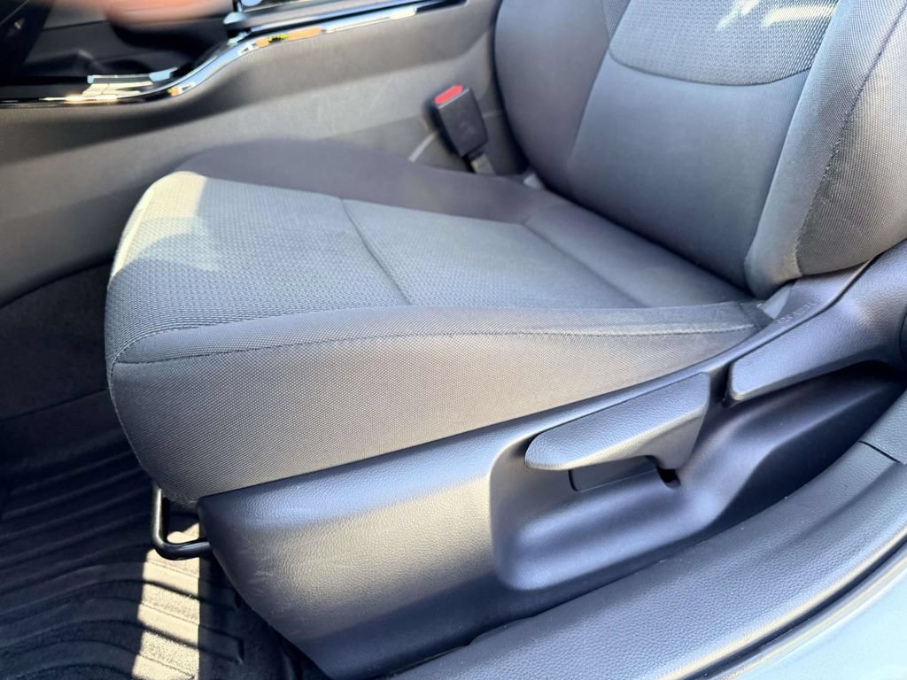 Certified 2023 Toyota Prius LE FWD image 18