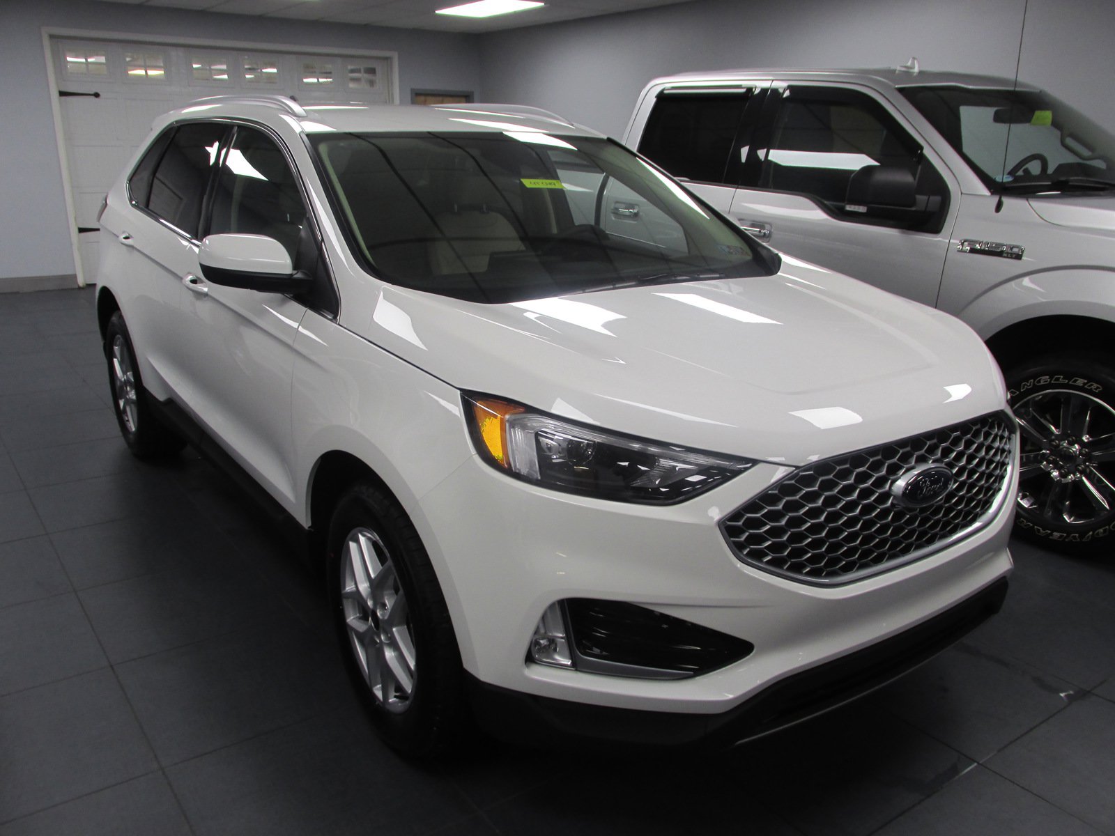 New 2024 Ford Edge SEL w/ Convenience Package AWD/4WD image 3