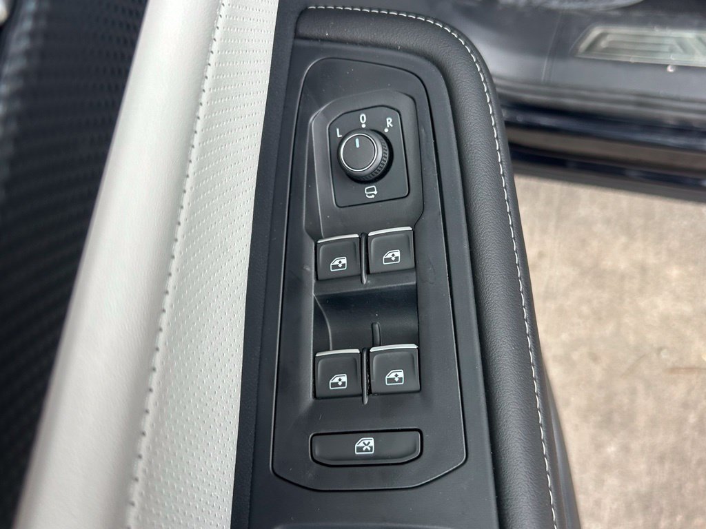 New 2026 Volkswagen Atlas Cross Sport SEL Premium R-Line AWD/4WD image 18