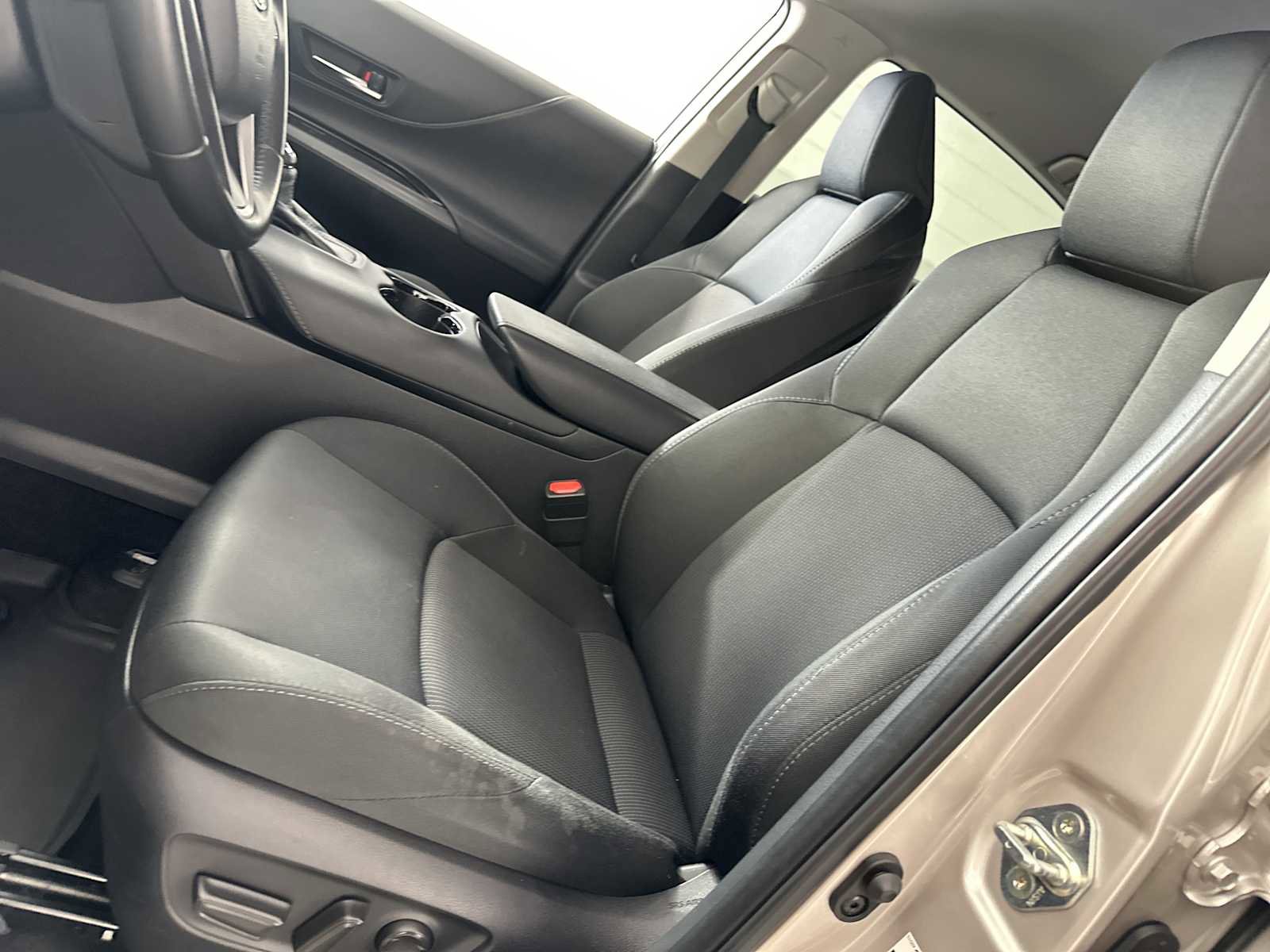 Used 2024 Toyota Venza LE AWD/4WD image 11