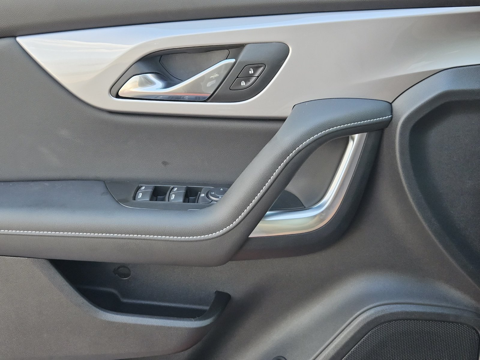 New 2026 Chevrolet Blazer LT w/ Convenience Package FWD image 22