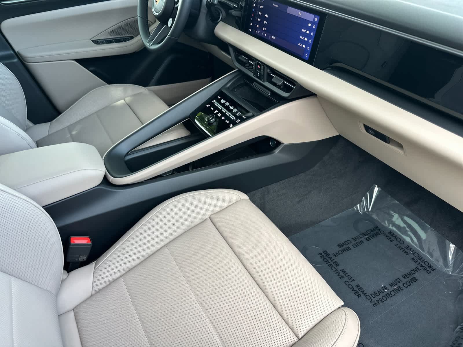New 2026 Porsche Macan Electric RWD image 17