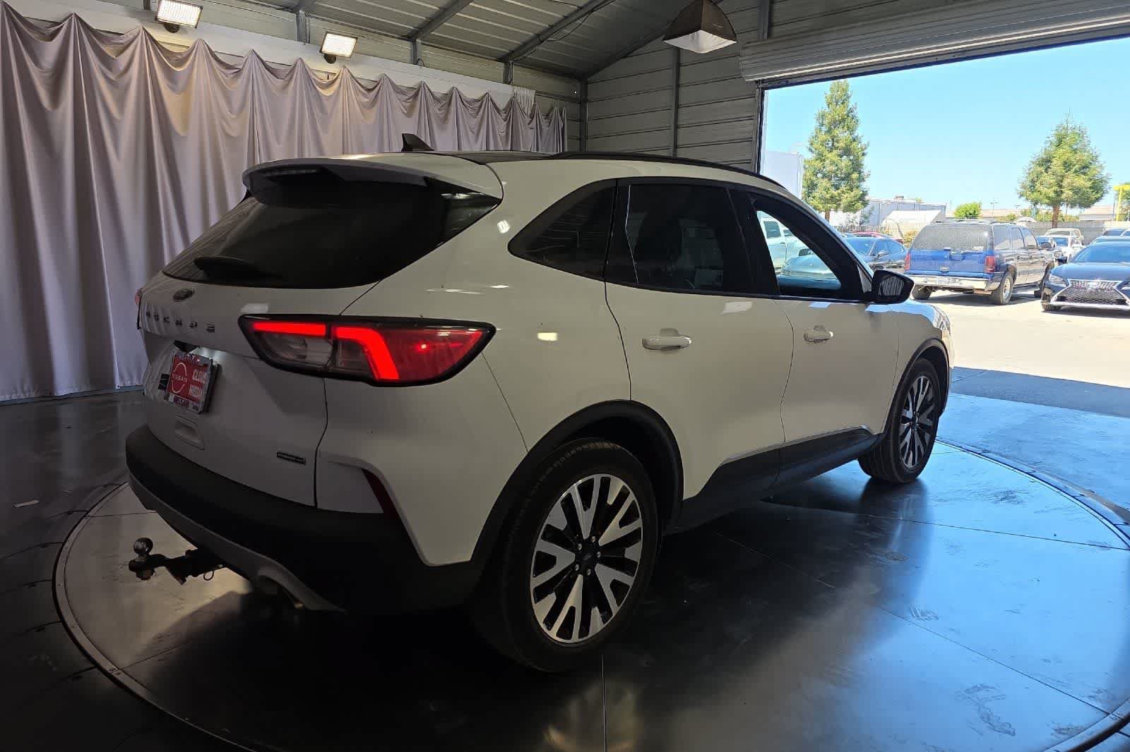 Used 2020 Ford Escape SE Sport AWD/4WD image 3