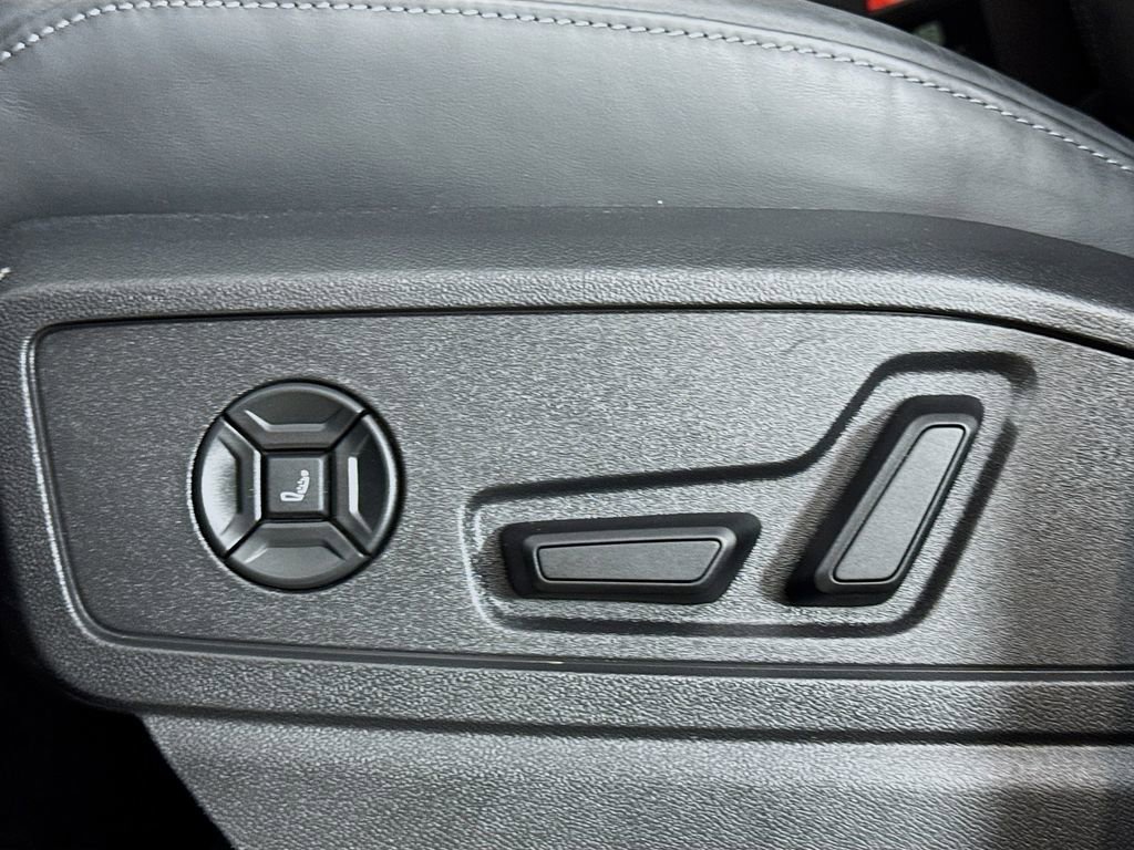 Used 2025 Audi SQ5 Prestige w/ Prestige Package AWD/4WD image 19