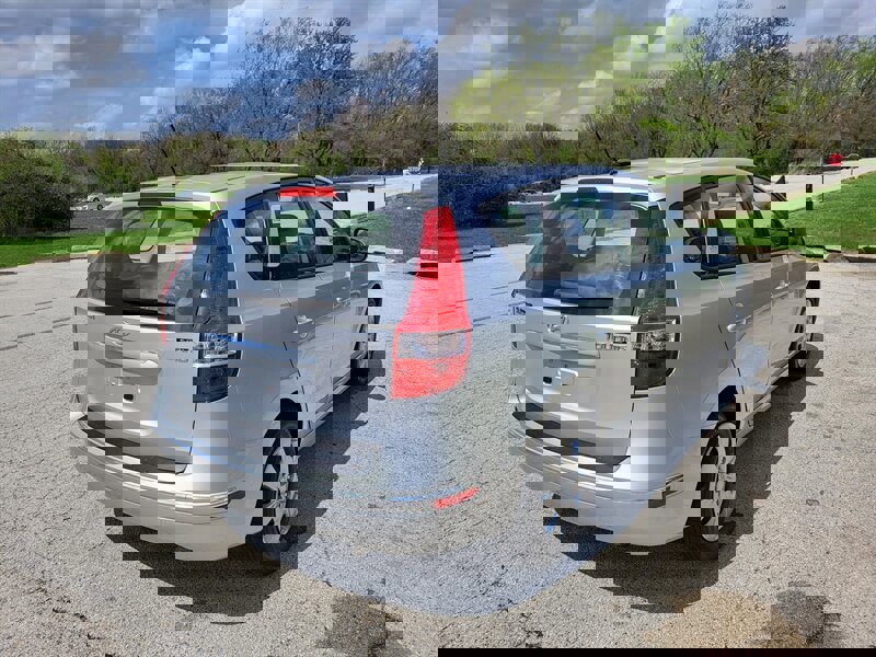 Used 2011 Hyundai Elantra GLS image 7