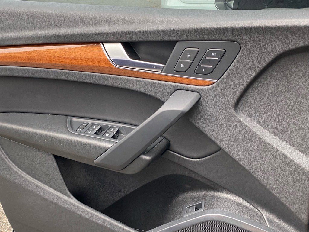 Used 2022 Audi Q5 2.0T Premium w/ Convenience Package image 17