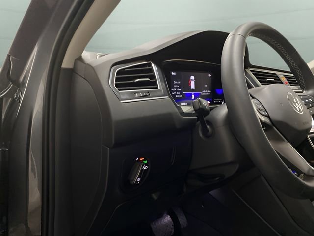 Used 2022 Volkswagen Tiguan SE FWD image 24