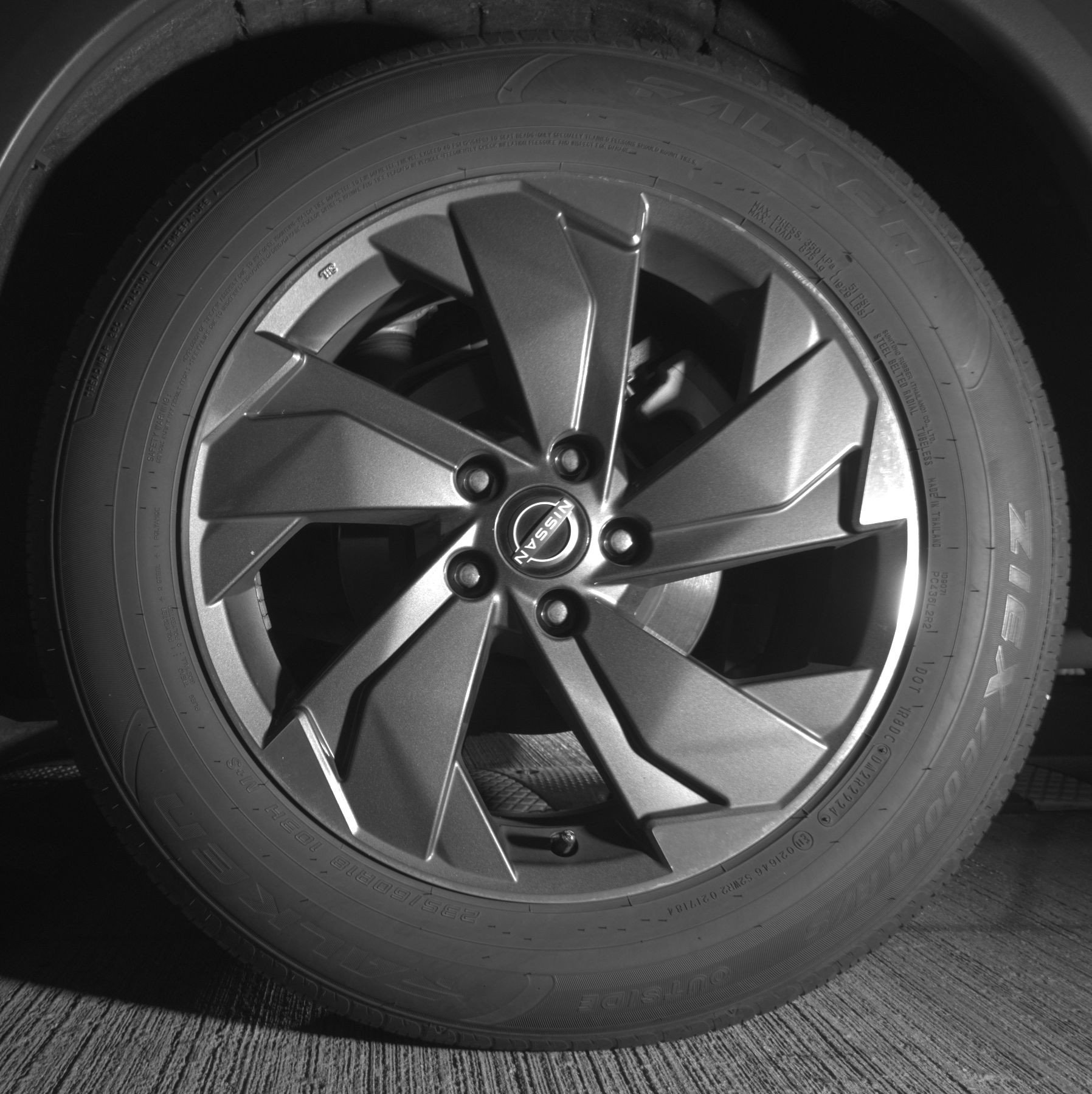 Used 2025 Nissan Rogue SV image 14