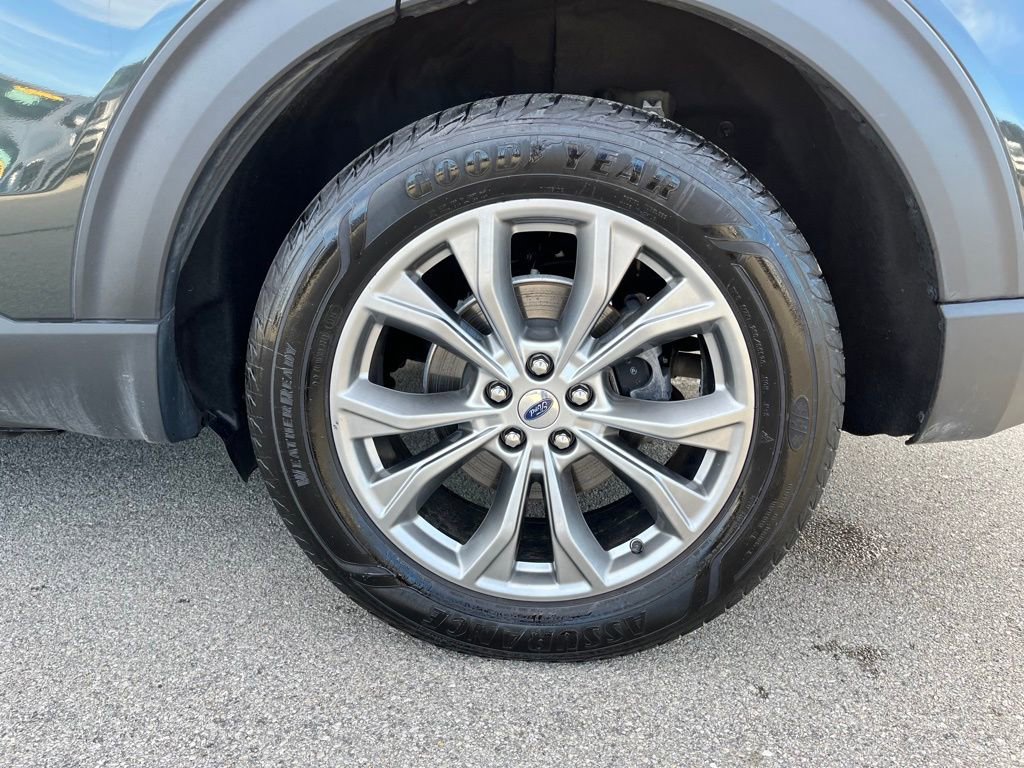 Used 2022 Ford Explorer Limited w/ Equipment Group 301A image 8