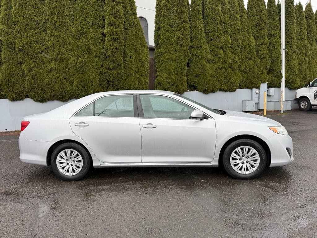 Used 2013 Toyota Camry LE image 10