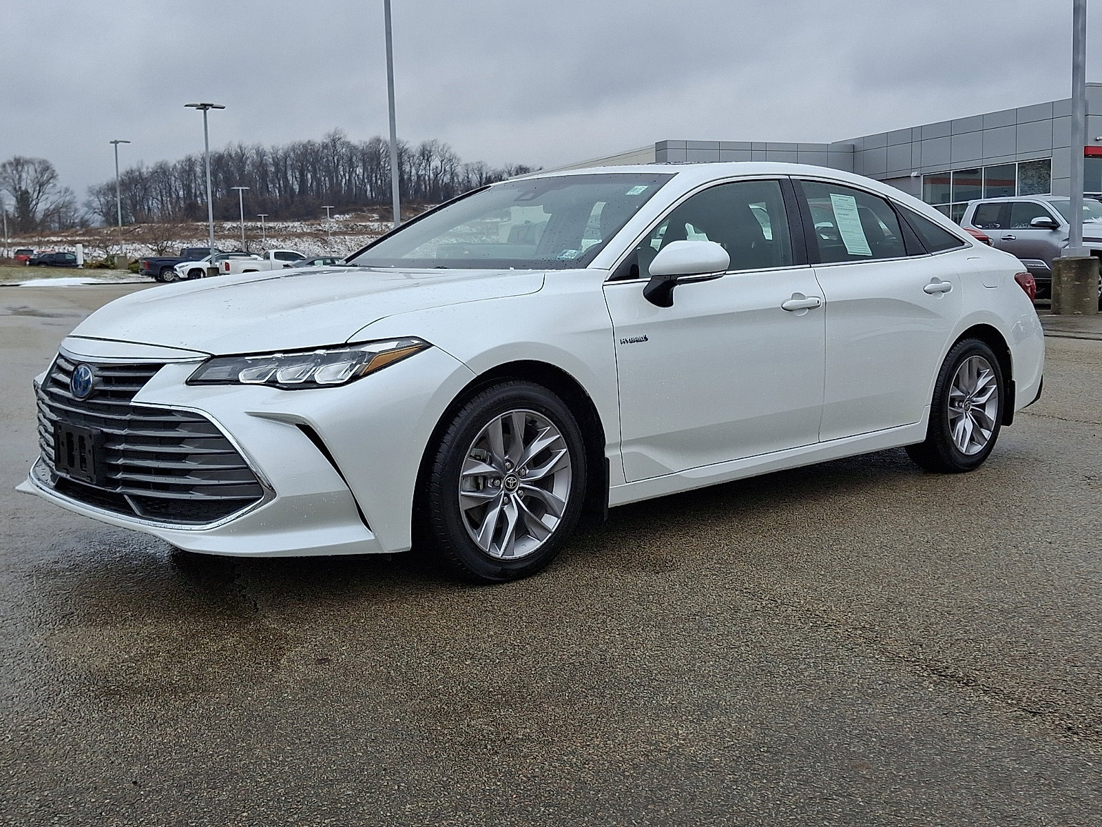 Certified 2021 Toyota Avalon XLE w/ Moonroof Package image 3