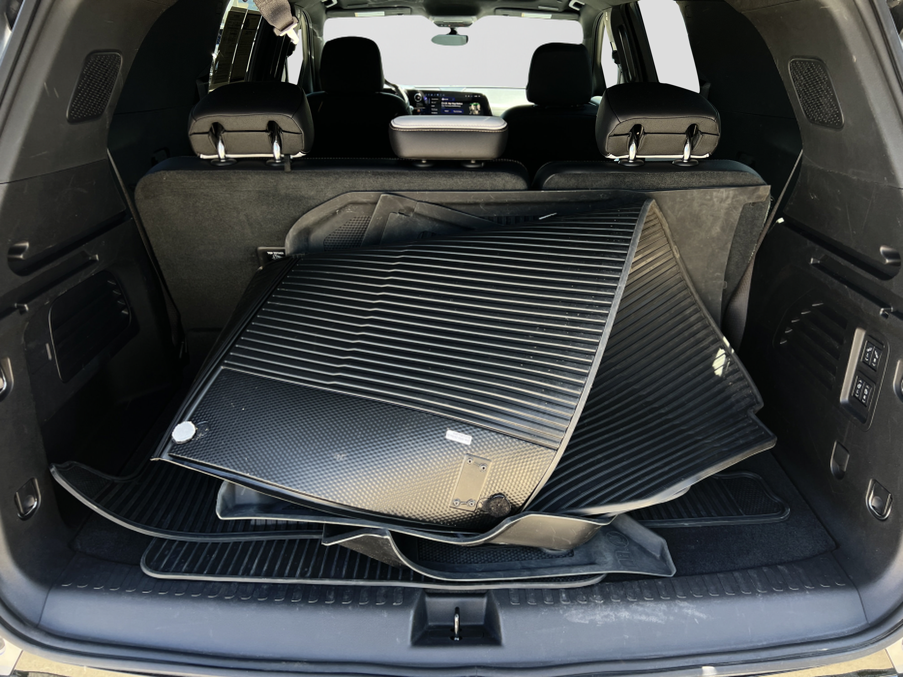 Used 2025 Chevrolet Traverse High Country w/ LPO, Floor Liner Package AWD/4WD image 26
