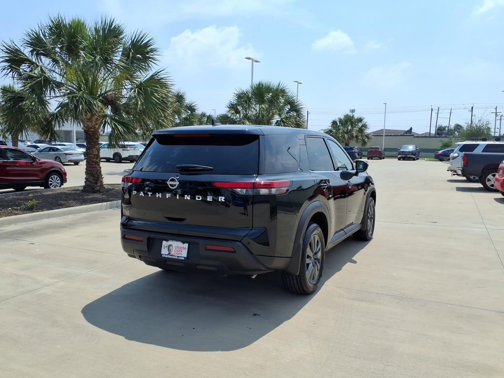 Used 2024 Nissan Pathfinder S FWD image 5