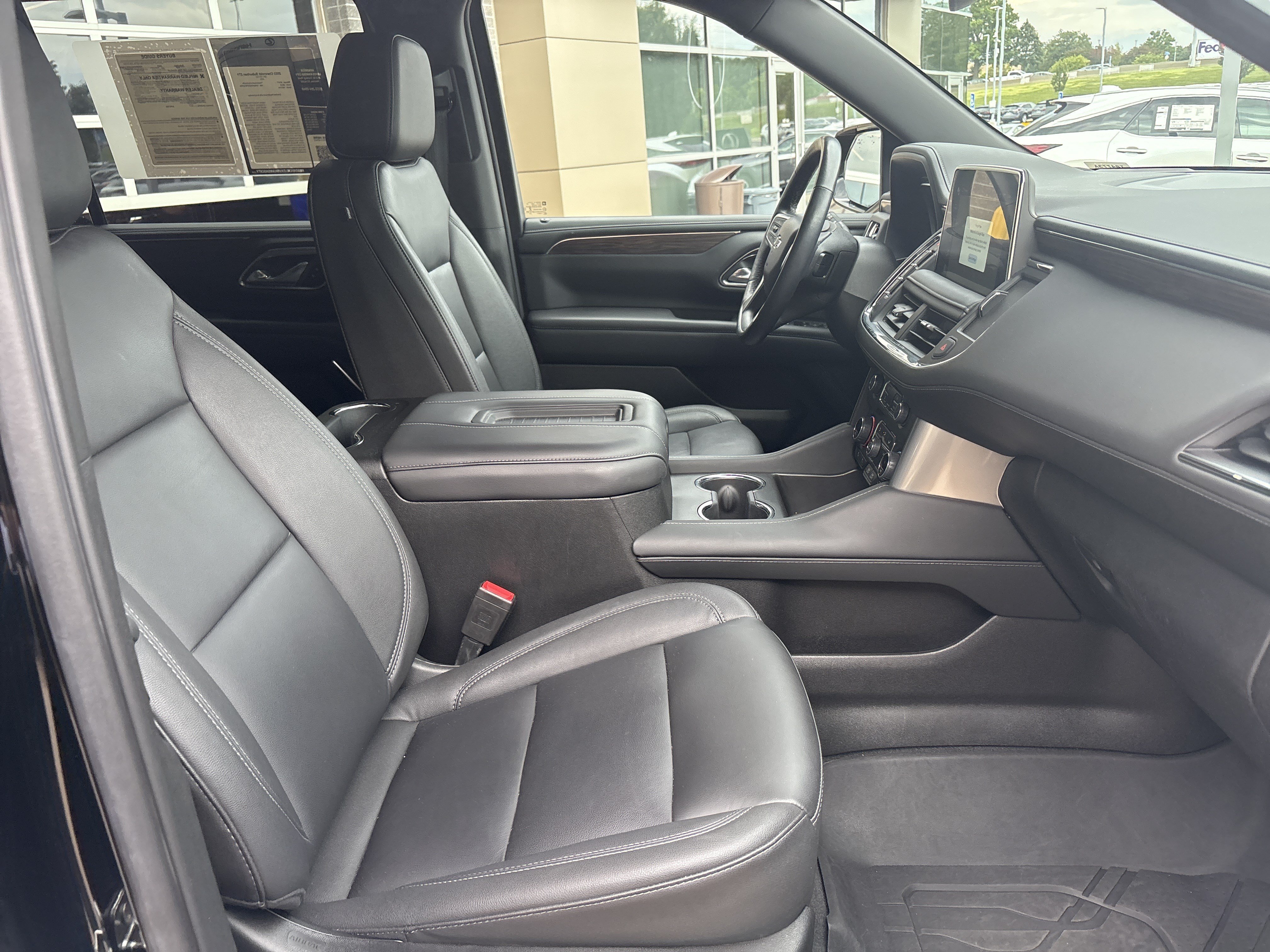 Used 2023 Chevrolet Suburban Z71 w/ Luxury Package AWD/4WD image 33