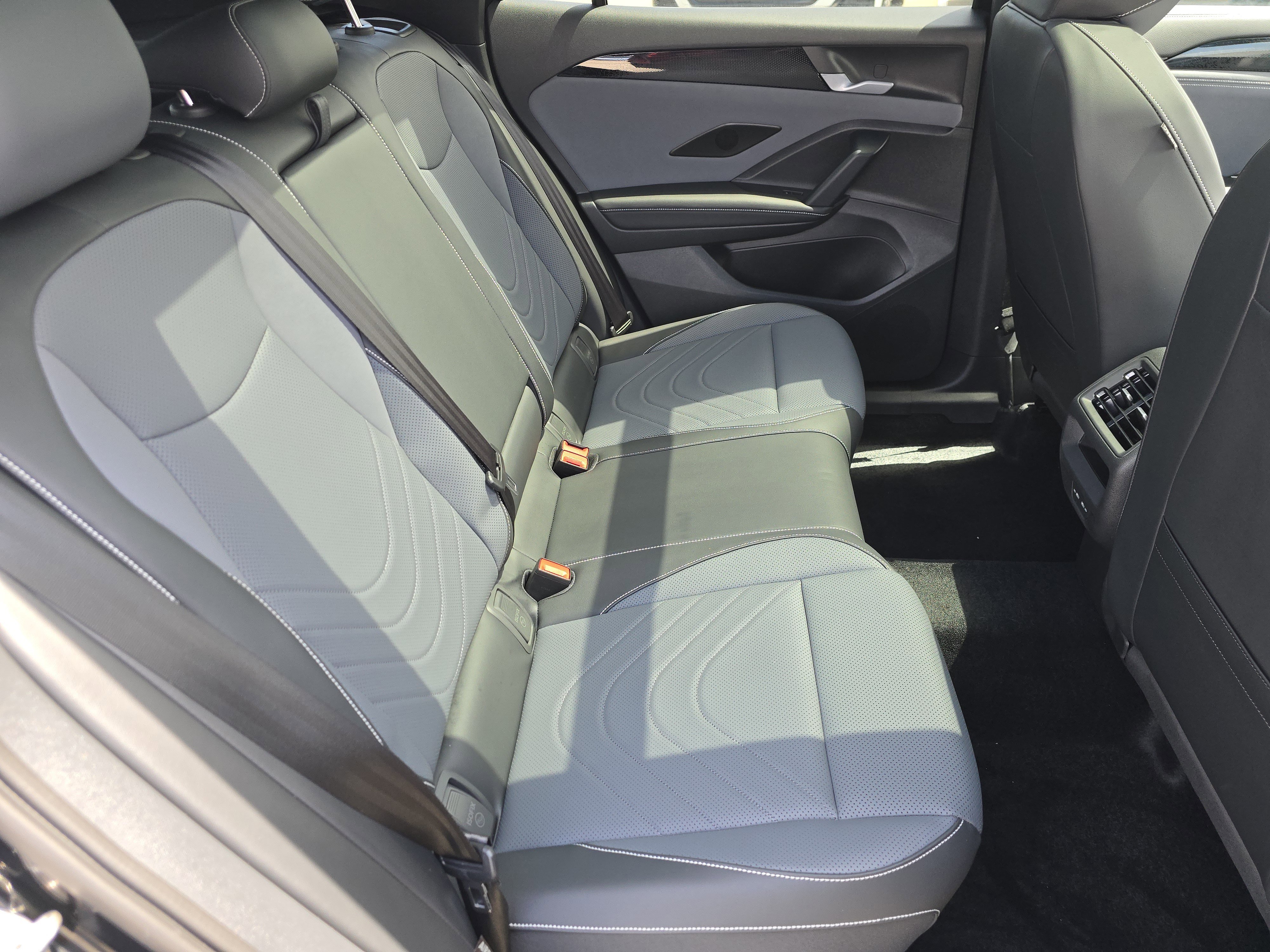 New 2026 Volkswagen Tiguan SE R-Line AWD/4WD image 16