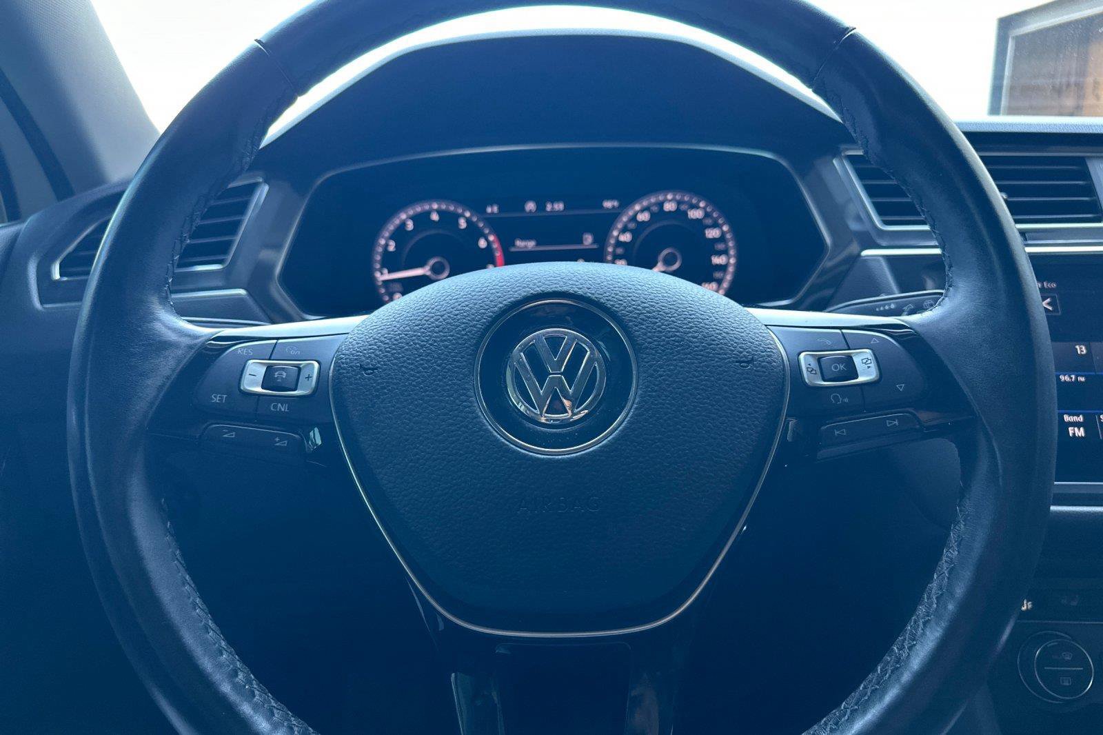 Used 2018 Volkswagen Tiguan SEL Premium AWD/4WD image 23
