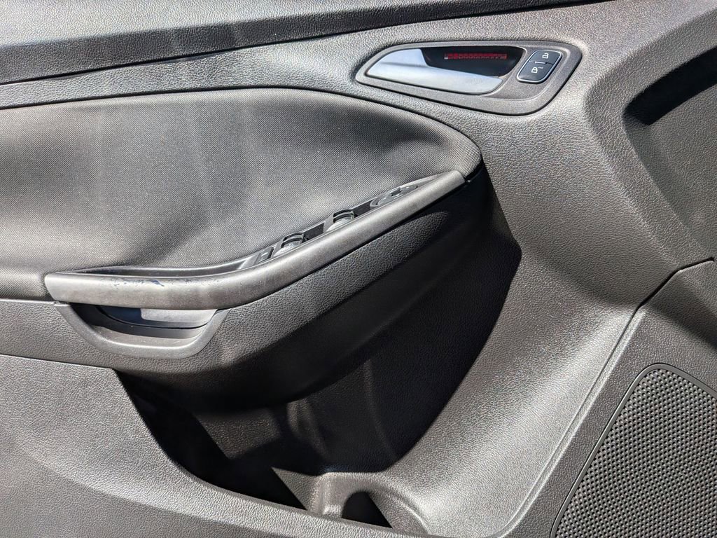Used 2017 Ford Focus SEL image 25