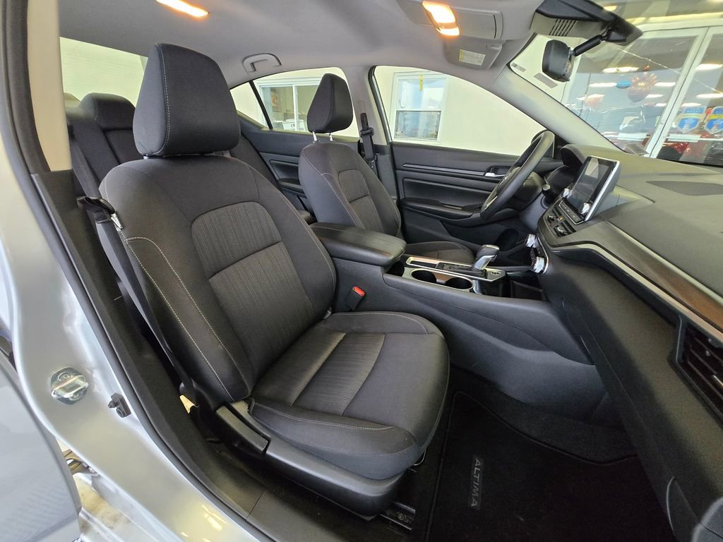 Used 2024 Nissan Altima 2.5 SV image 26