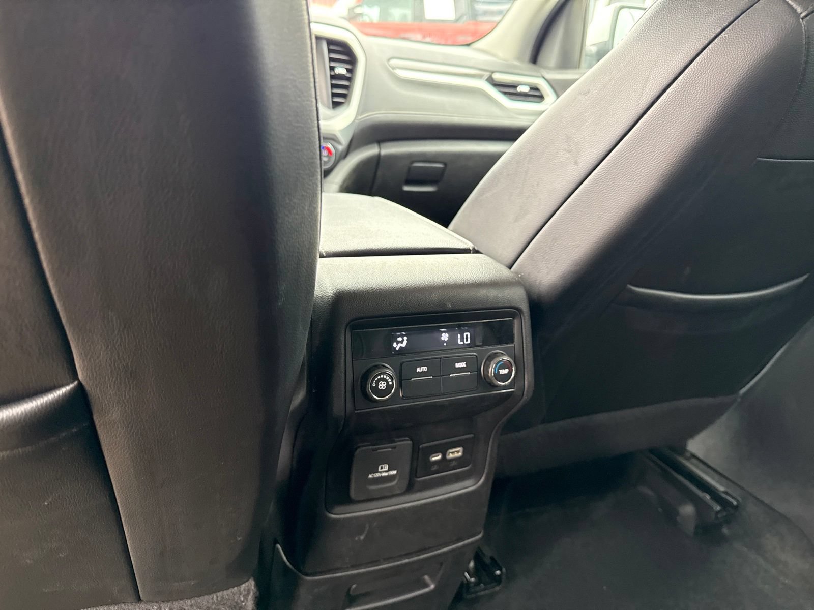 Used 2023 GMC Acadia SLT FWD image 13