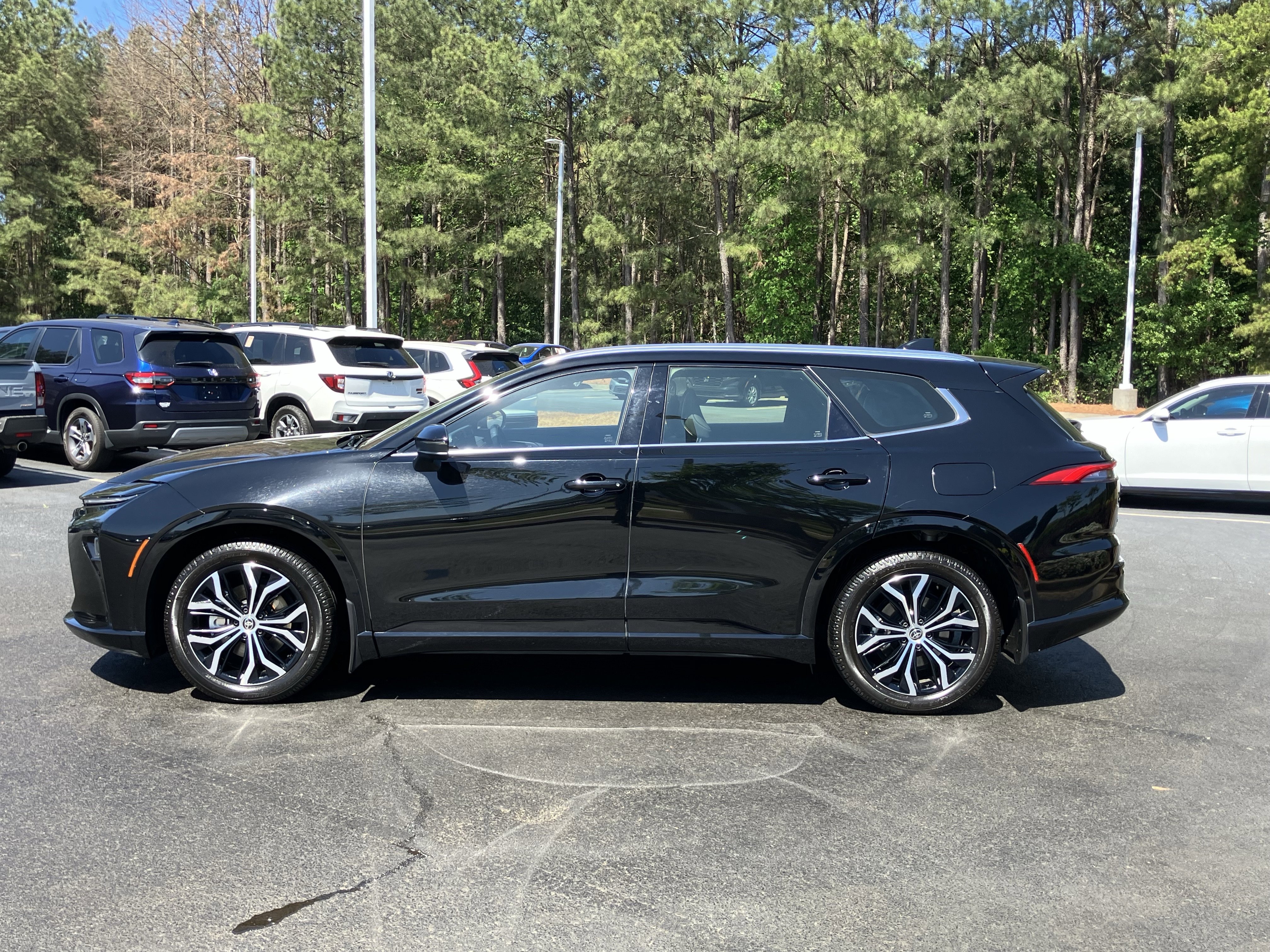 Used 2025 Toyota Crown Signia AWD/4WD image 7