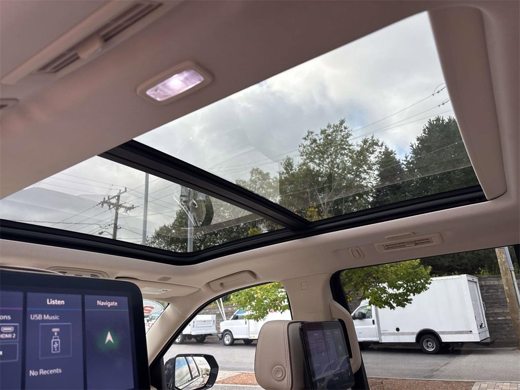 Used 2021 GMC Yukon Denali w/ Denali Ultimate Package image 11