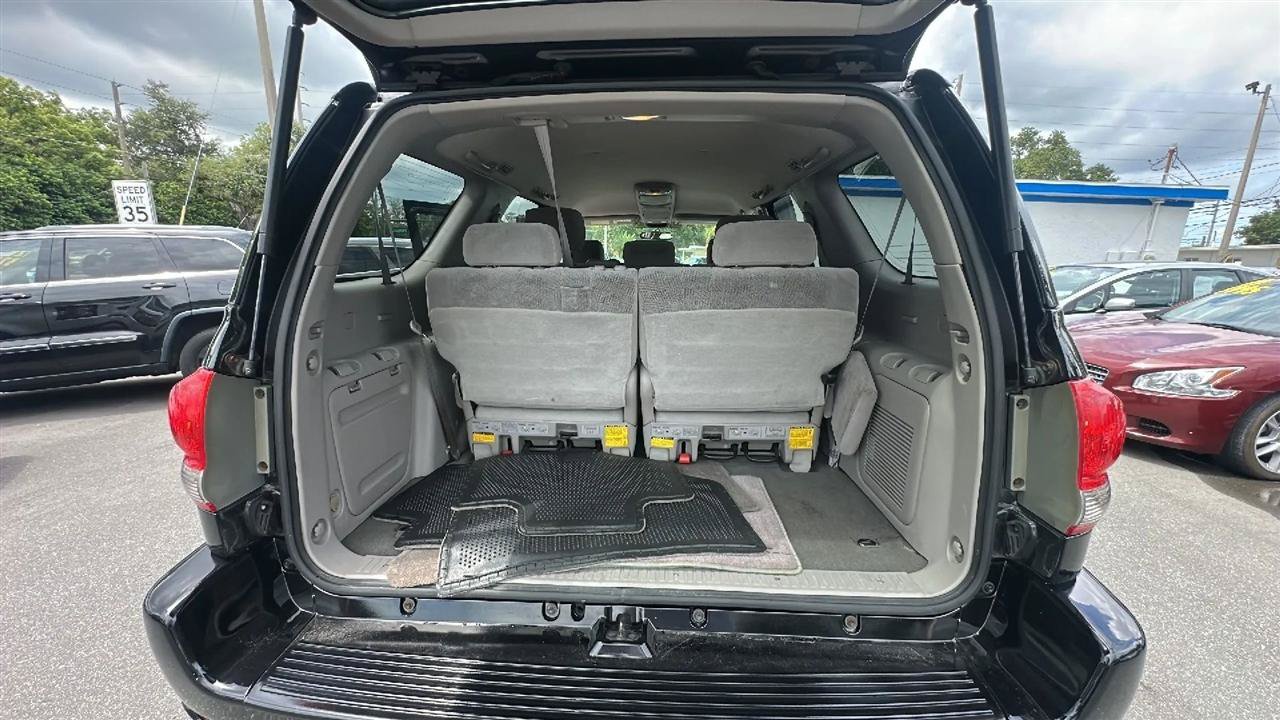 Used 2006 Toyota Sequoia SR5 AWD/4WD image 38