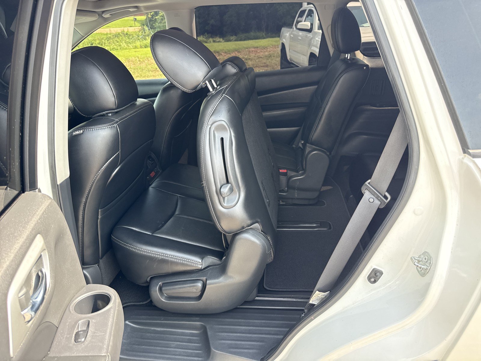Used 2015 Nissan Pathfinder Platinum FWD image 15