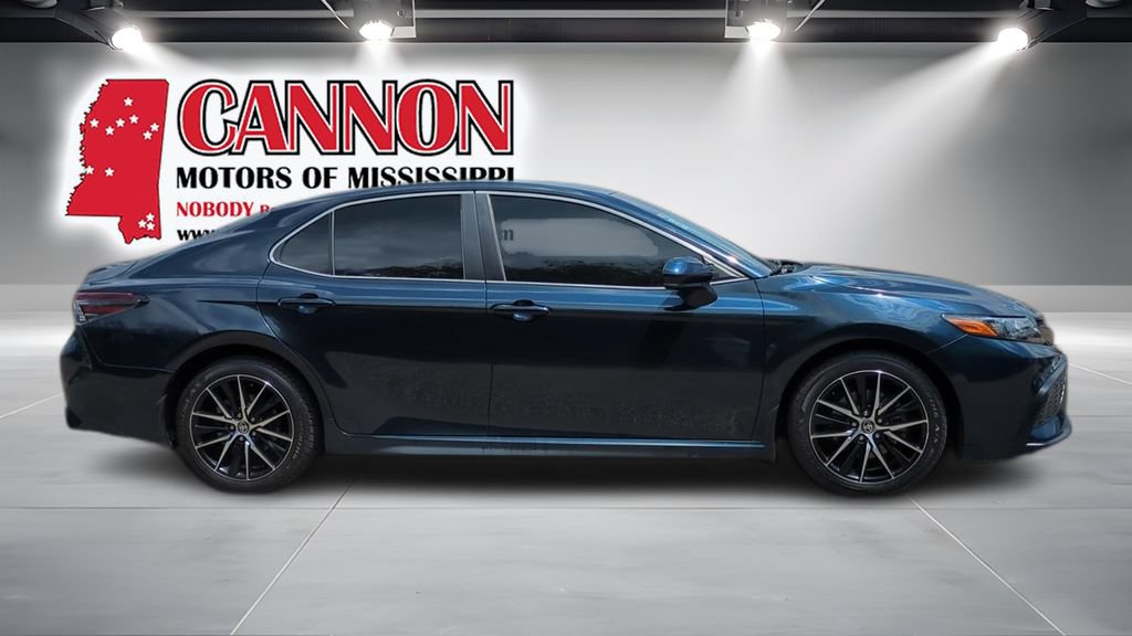 Used 2021 Toyota Camry SE FWD image 4