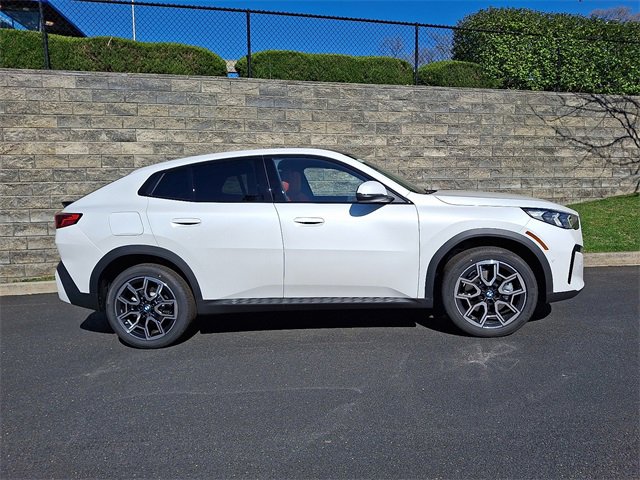 New 2025 BMW X2 xDrive28i w/ Convenience Package image 7