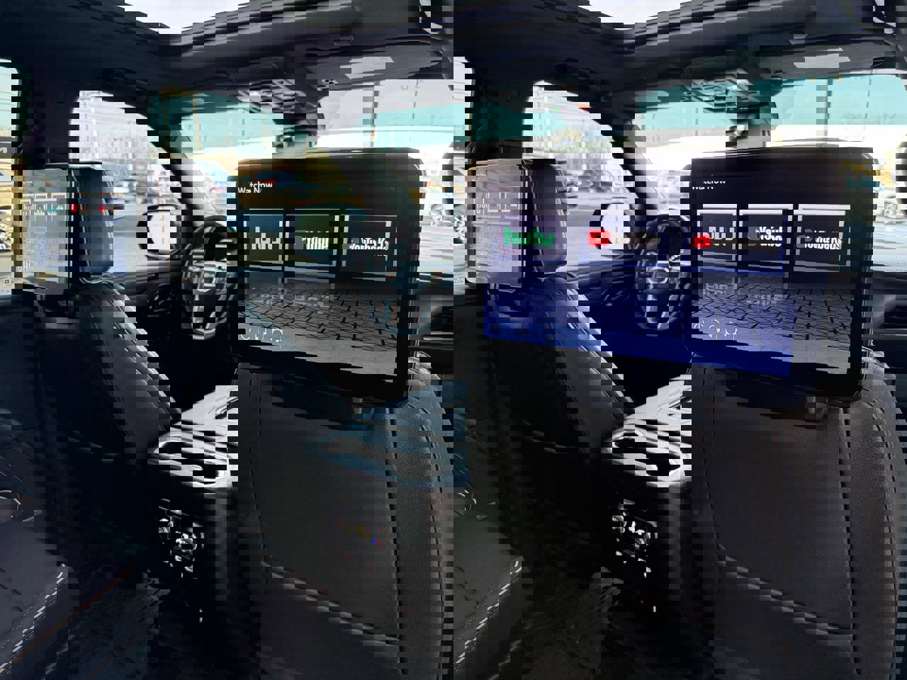 Used 2024 GMC Yukon SLT w/ SLT Luxury Package image 34