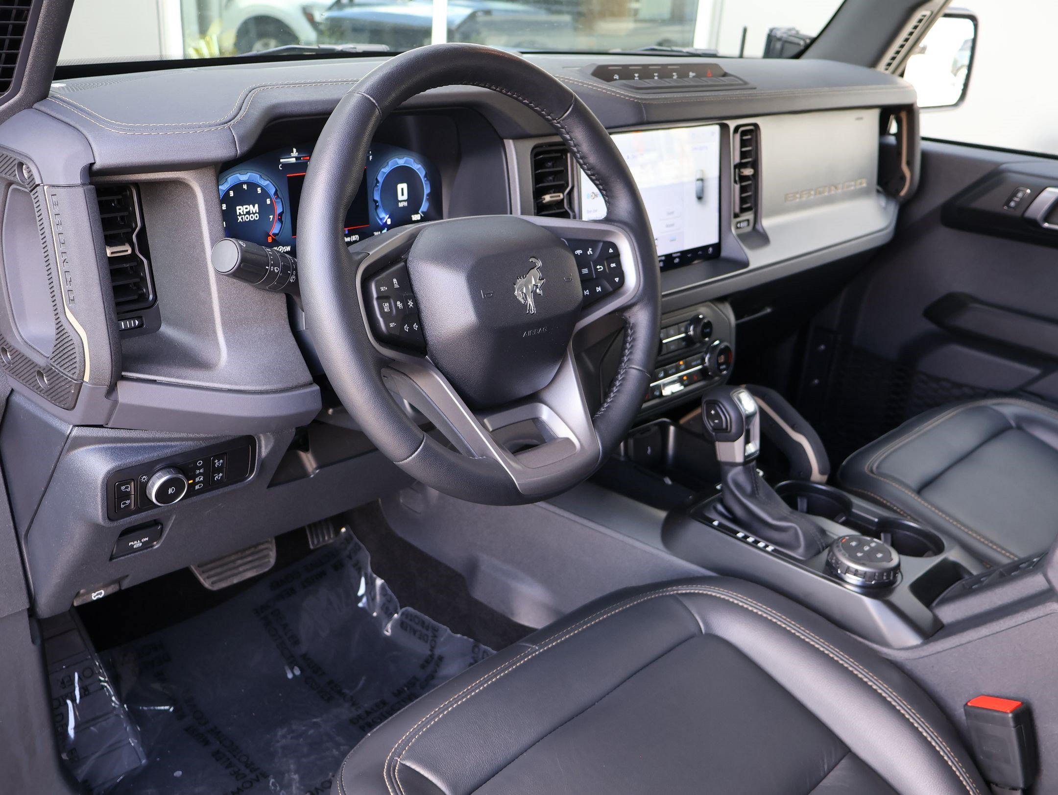 Used 2025 Ford Bronco Badlands AWD/4WD image 14