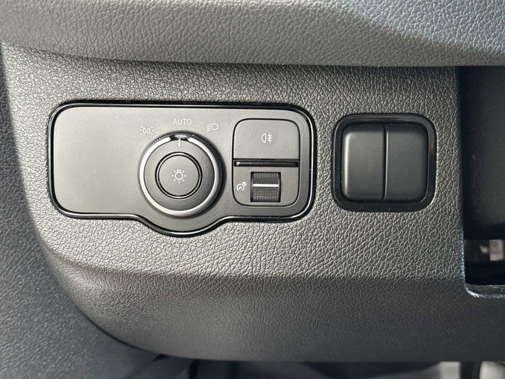 Used 2021 Mercedes-Benz Sprinter 2500 image 34