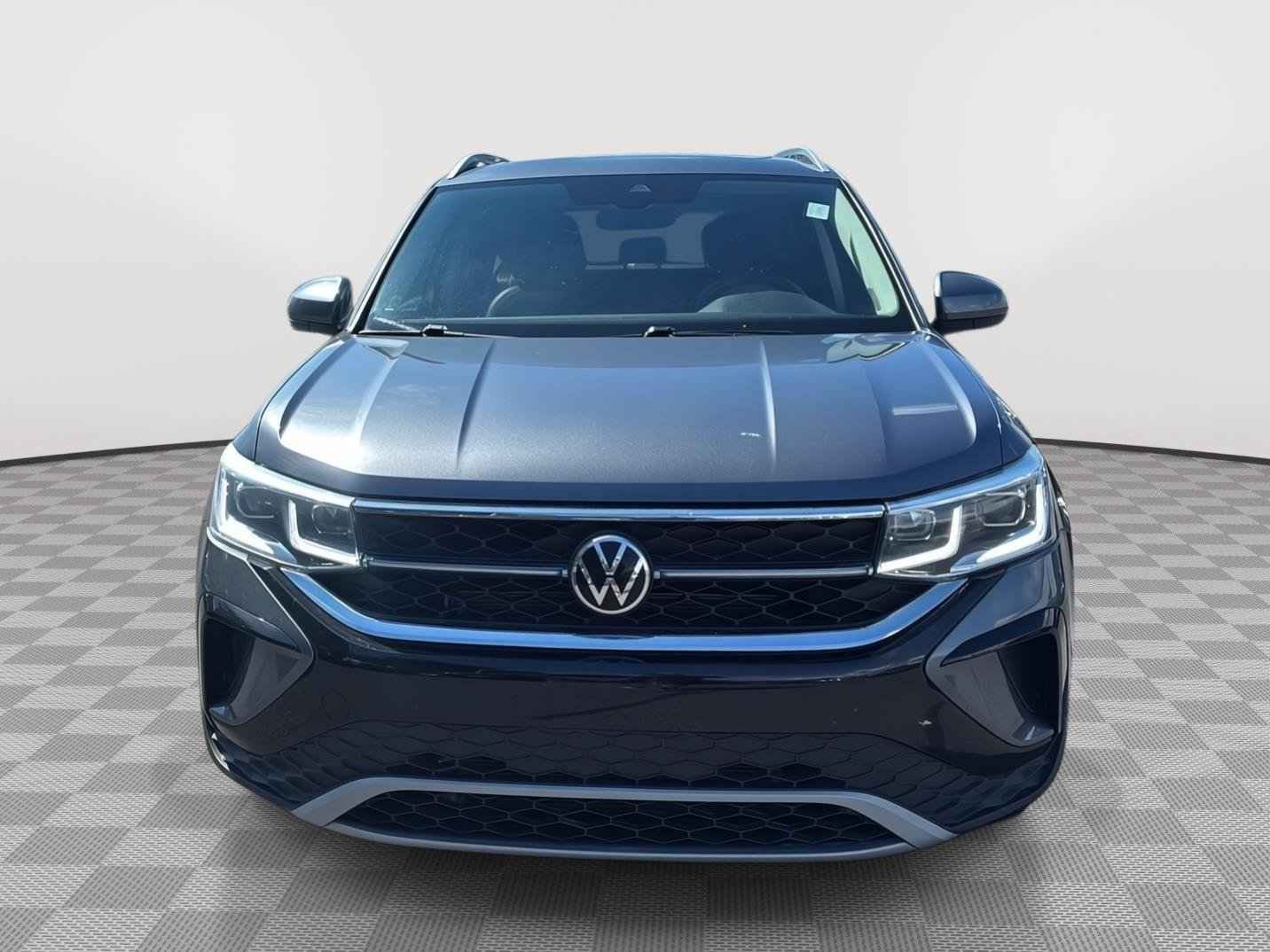 Used 2022 Volkswagen Taos SEL AWD/4WD image 2