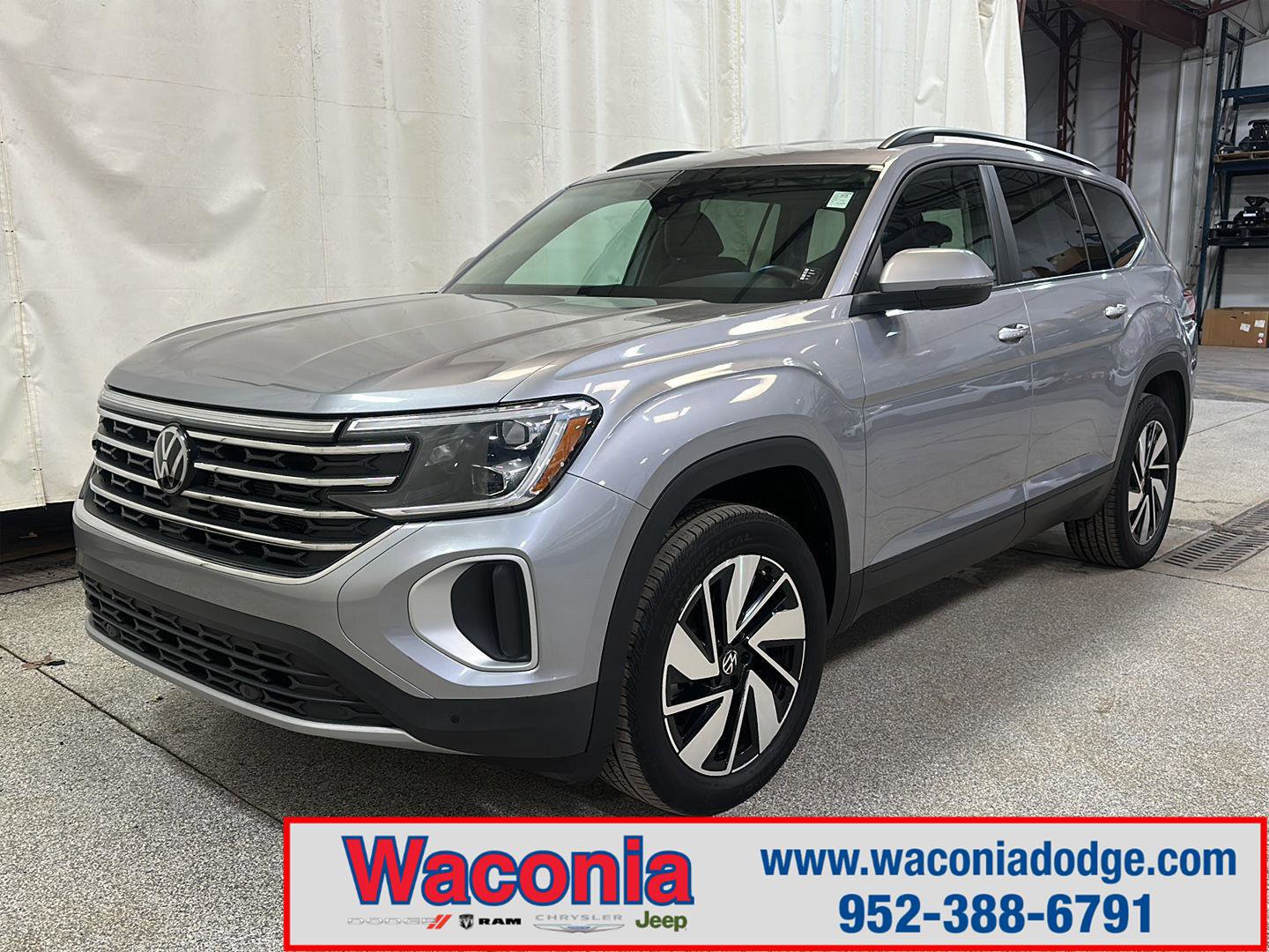 Used 2025 Volkswagen Atlas SE image 1